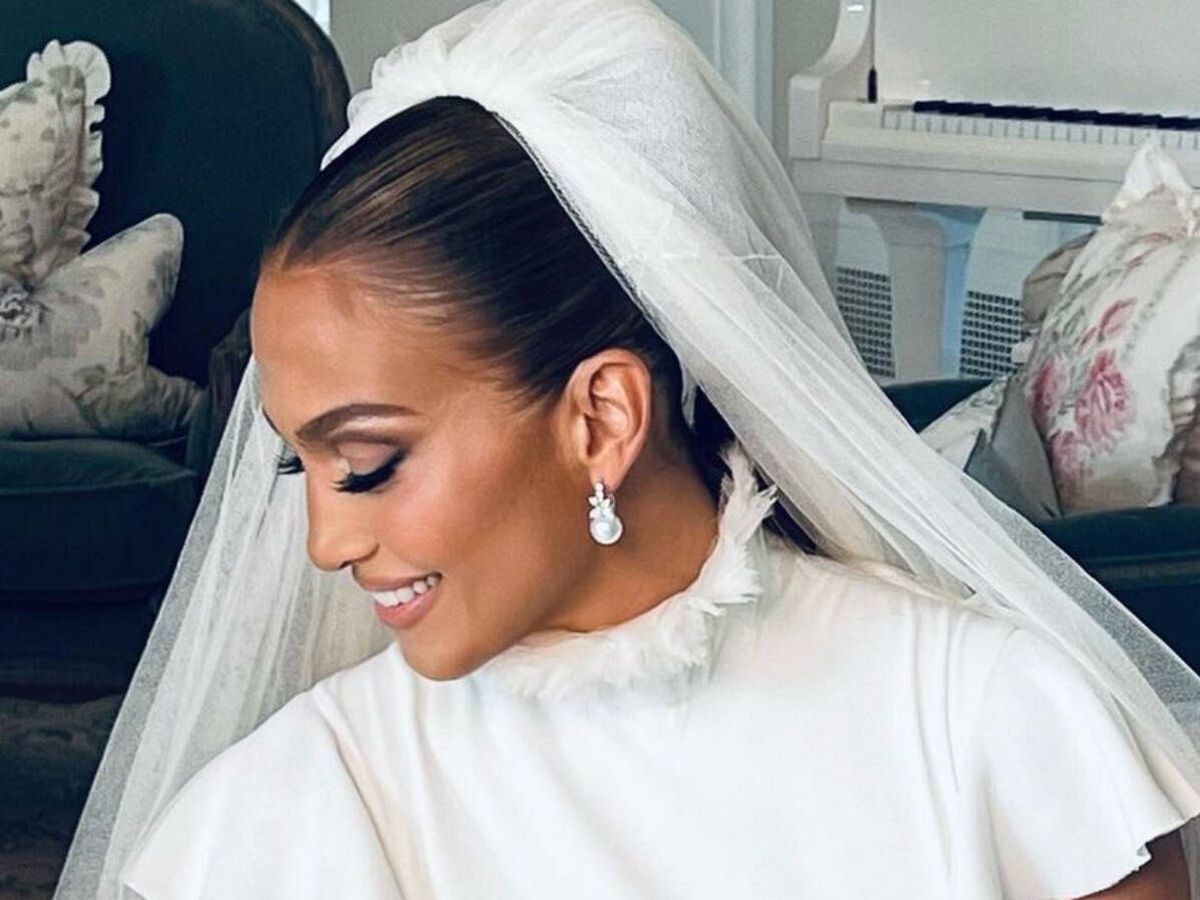 Foto: Jennifer Lopez, en el día de su boda con Ben Aflleck, retratada por su manicurista. (Instagram/@tombachik)