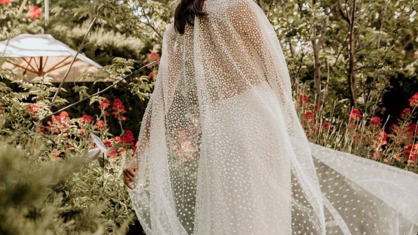 Sandra Gago se viste de novia para Jesús Peiró. (Instagram)