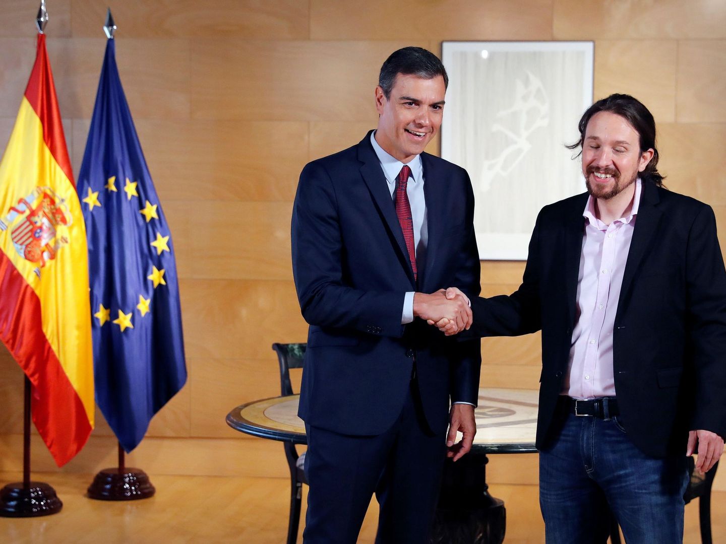 Encuentro de Pedro Sánchez y Pablo Iglesias en Moncloa. (EFE)