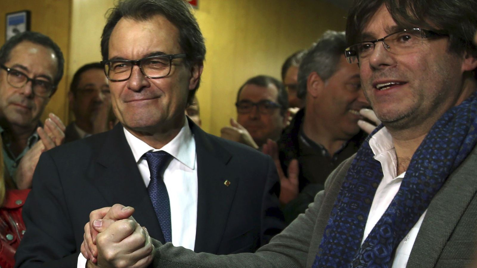 Foto: Artur Mas y Carles Puigdemont a su llegada a la sede de CDC. (EFE)