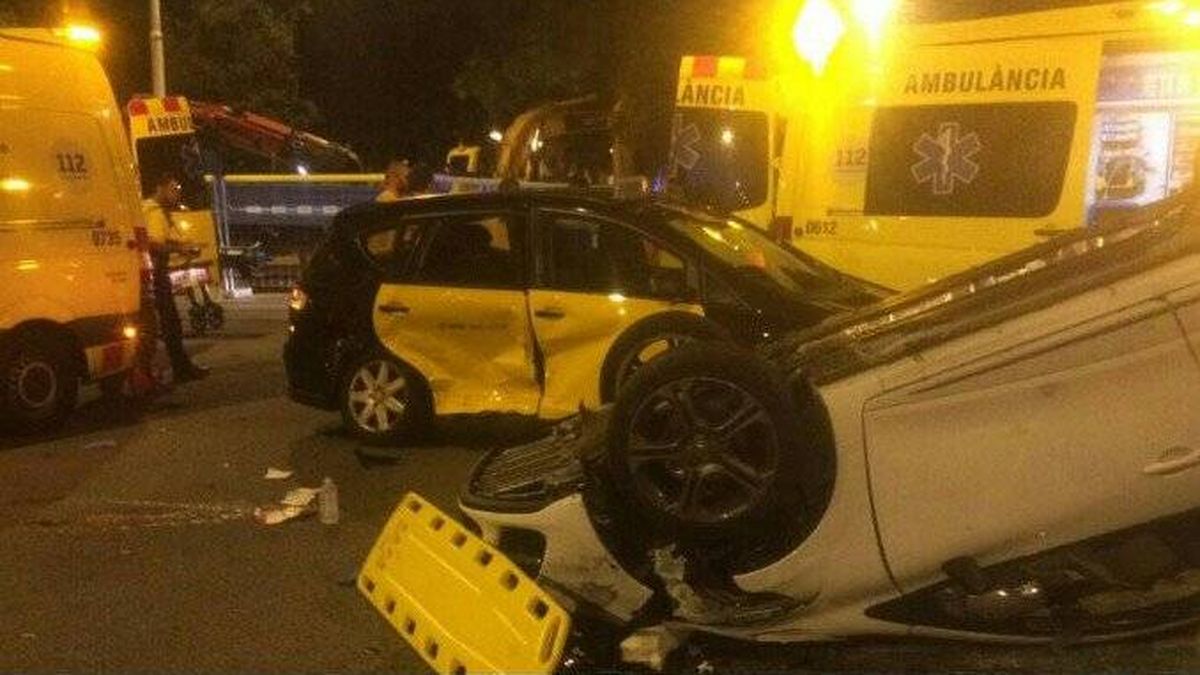 Un conductor ebrio y a la fuga se estrella contra el taxi de Koponen, jugador del Barça