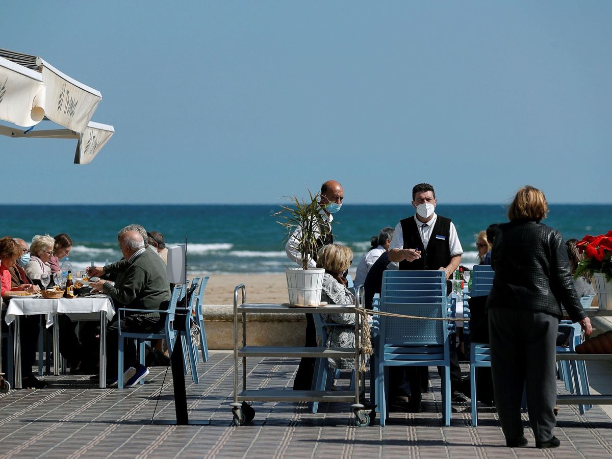 Foto: Un bar en la costa valenciana. (EFE)