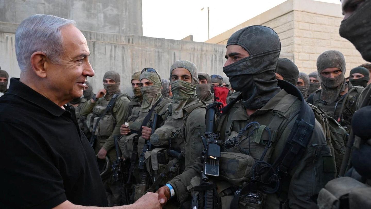Netanyahu visita la base militar Tzelim, a unos 25 kilómetros de la Franja de Gaza.