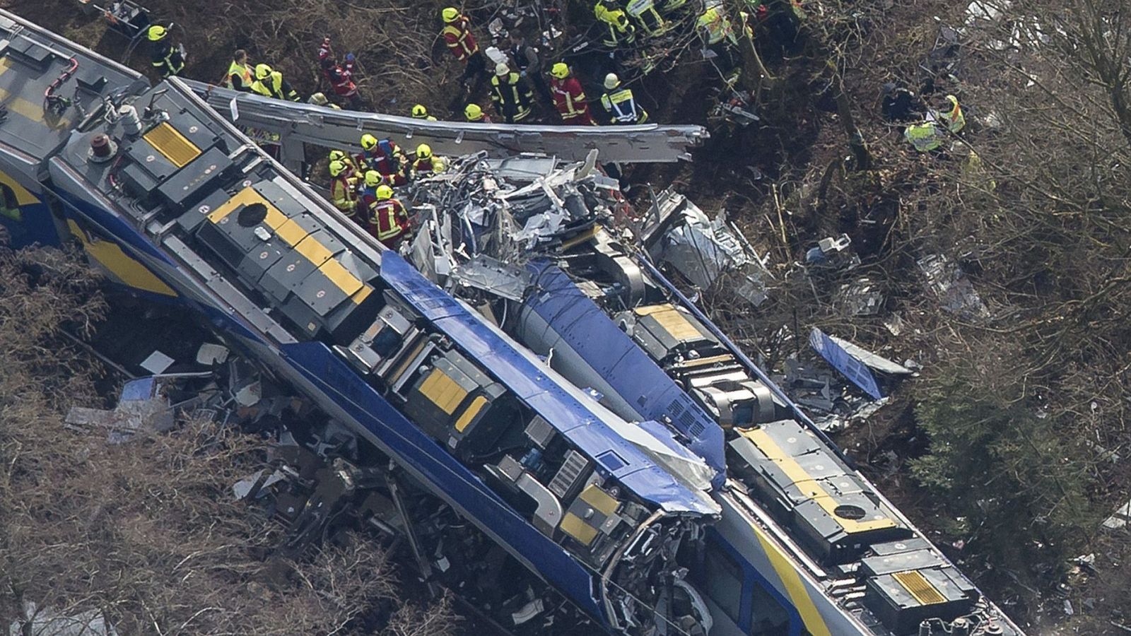 Foto: Al menos ocho muertos y unos 150 heridos en colisiÓn de dos trenes en alemania