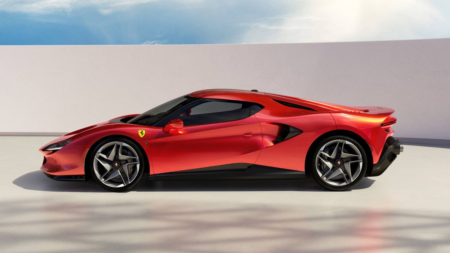 Ferrari no ha comunicado las dimensiones del SP48 Unica, pero el F8 Tributo mide 4,61 metros de largo.