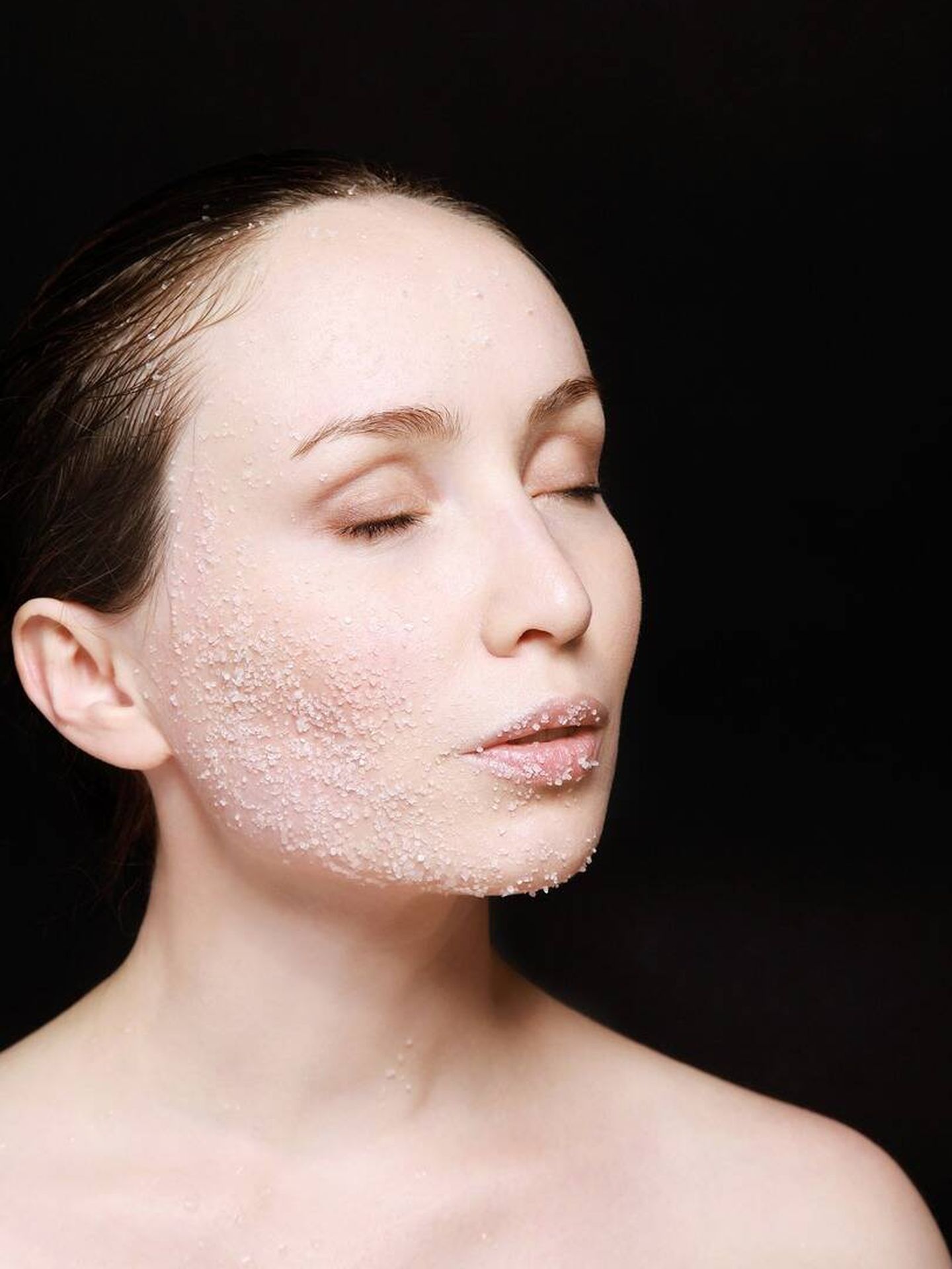 La exfoliación es pieza clave para unificar la piel. (Pixabay)