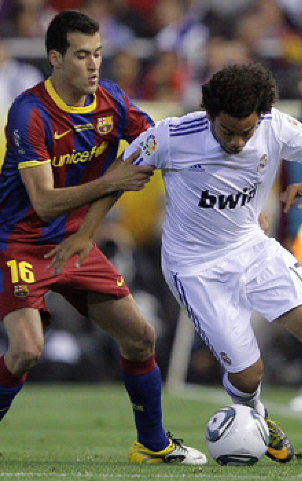 Foto: El 'caso Busquets' vuelve a tensar las relaciones entre el Real Madrid y el Barcelona