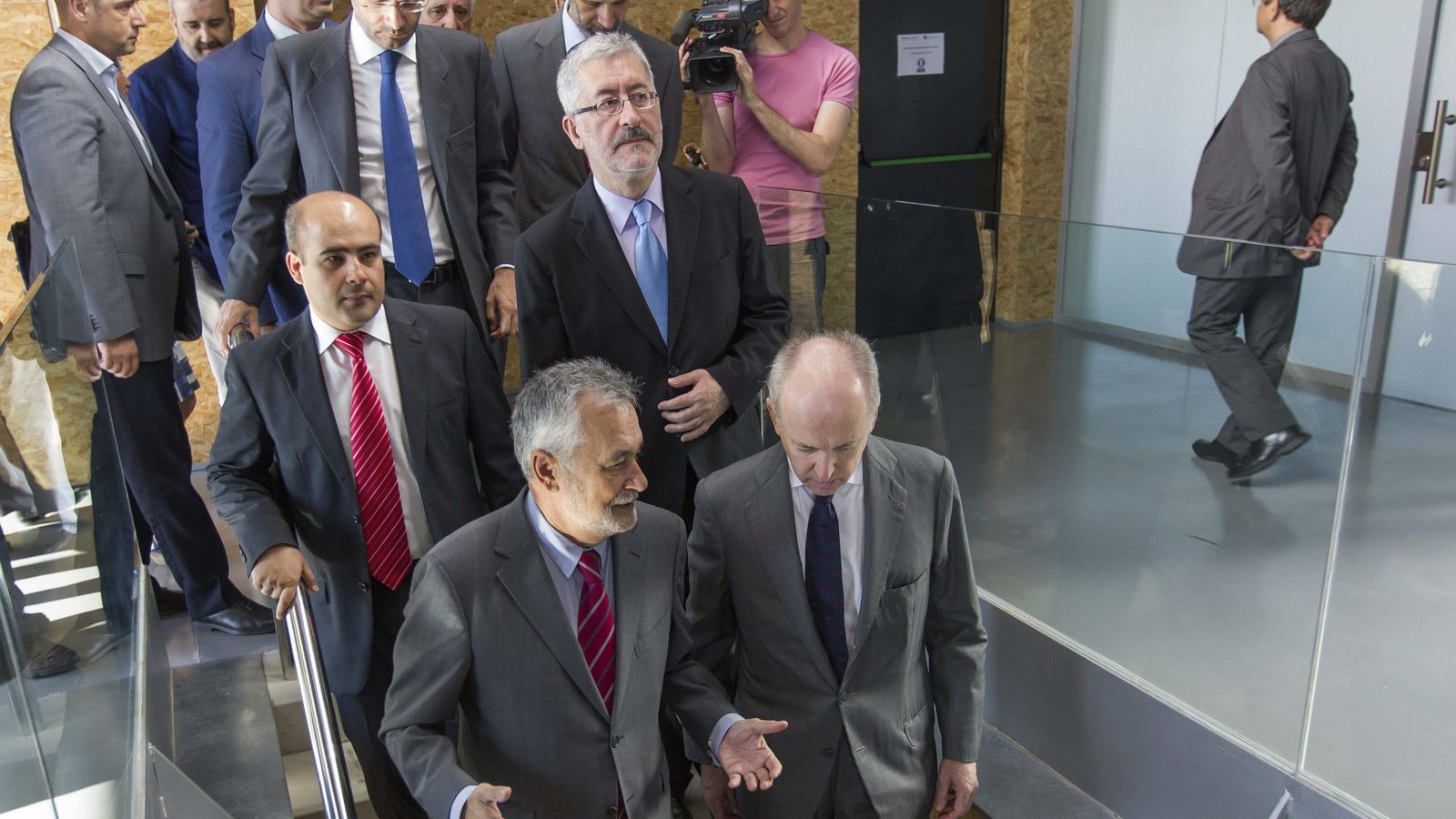 Foto: El expresidente de la Junta de Andalucía, José Antonio Griñán, junto al presidente de Abengoa, Felipe Benjumea (Efe)