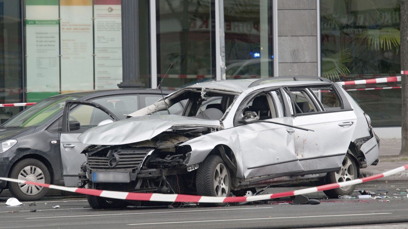 Foto: La Policía de Berlín descartó que haya más explosivos en el lugar donde murió un conductor al estallar una pequeña bomba en su vehículo (Efe).