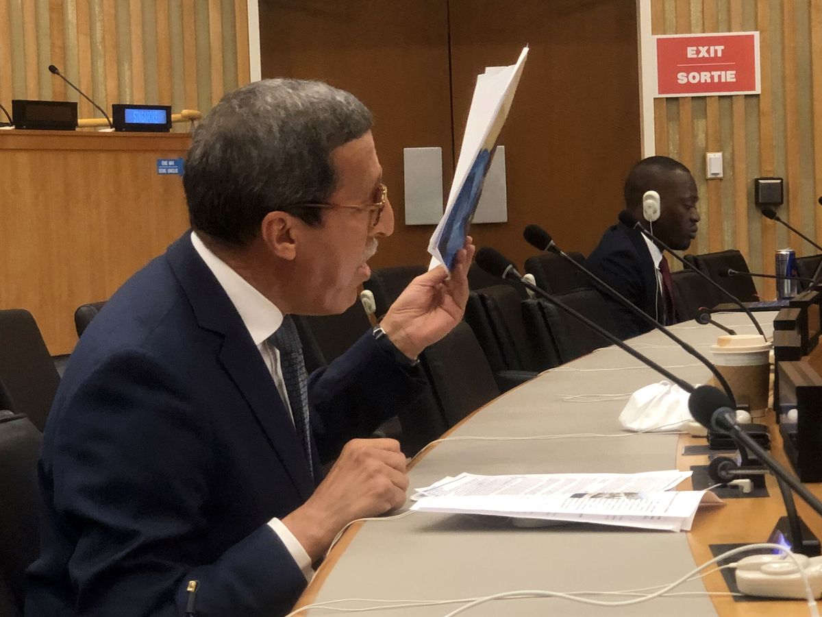 Foto: El embajador marroquí ante la ONU, Omar Hilale, habla en una sesión del Comité de Descolonización reunido en la sede de Naciones Unidas en Nueva York. (EFE/Javier Otazu)
