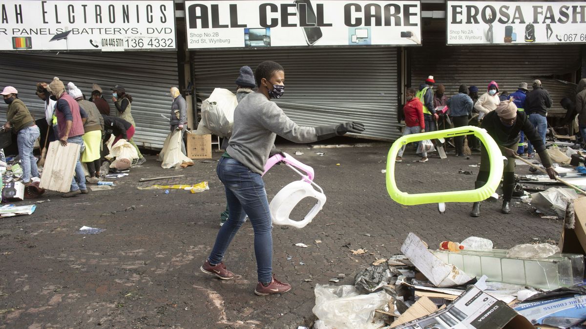 Ascienden a 117 los muertos por los saqueos y disturbios en Sudáfrica