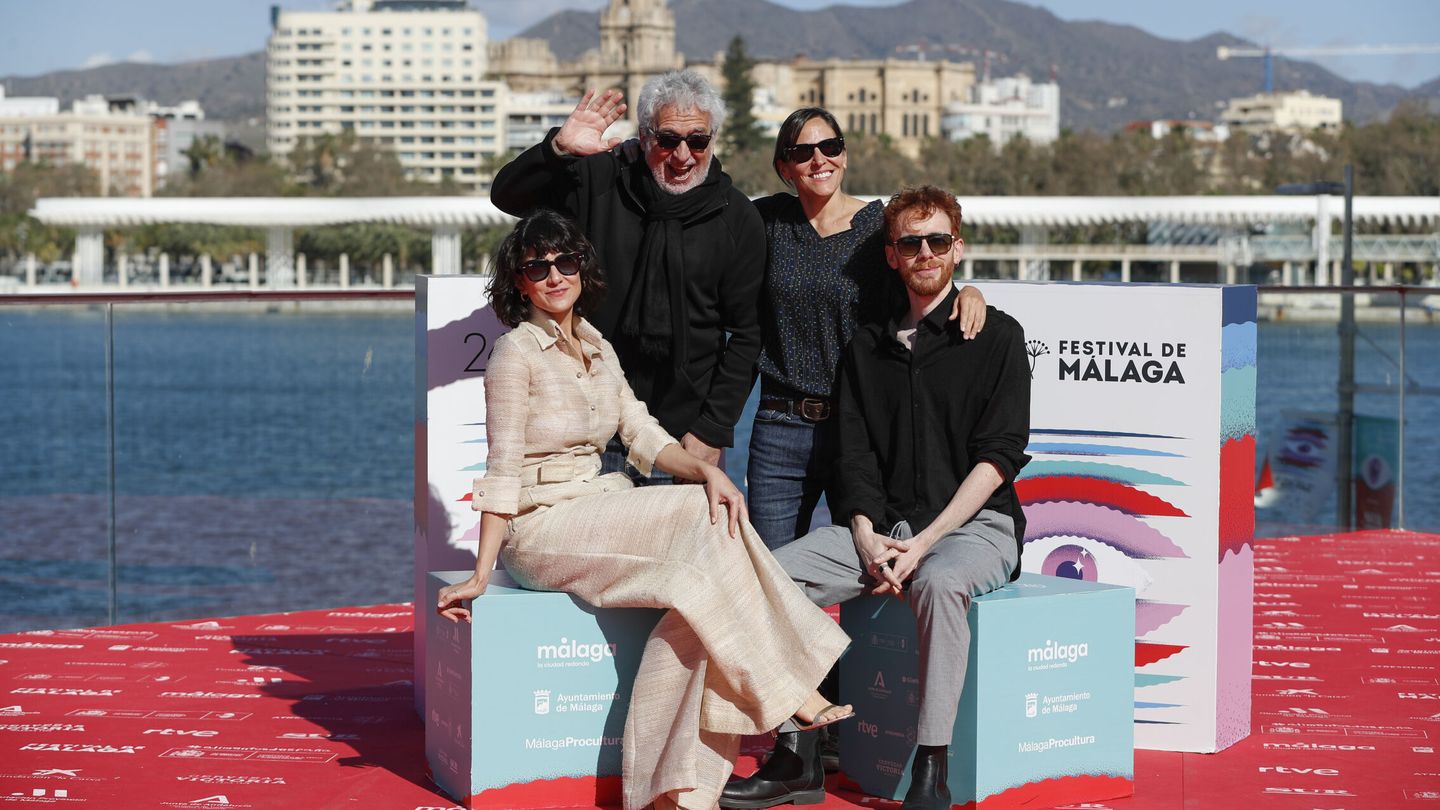 La directora malagueña Paz Jiménez, Leo Harlem, Daniel Pérez y María Morales, durante la presentación de la película 'Como Dios manda' en el Festival de Málaga de este año. (EFE/Jorge Zapata)