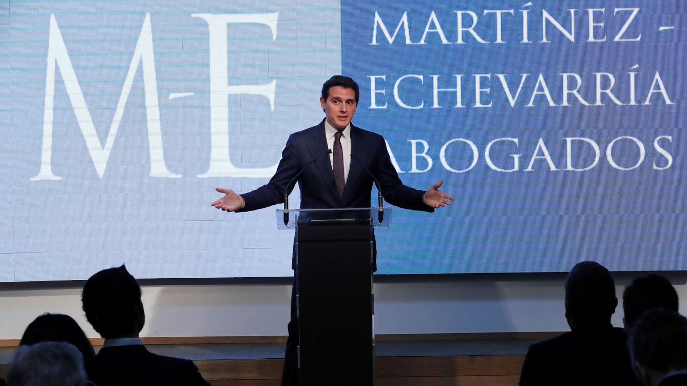 Foto: Rueda de prensa de Albert Rivera anunciando su fichaje por Martínez-Echevarría en marzo de 2020. (EFE/Chema Moya)