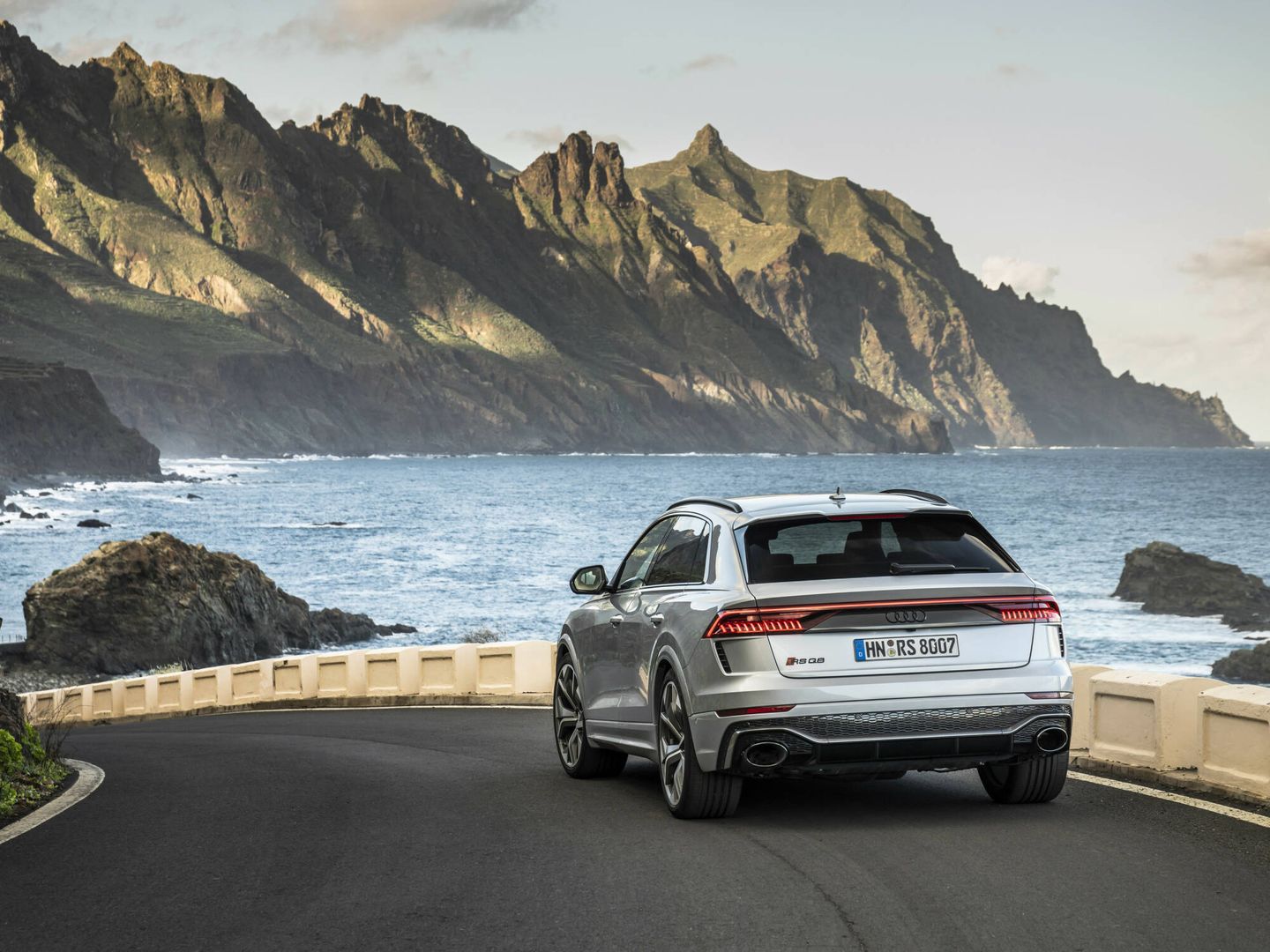 El Audi RS Q8 homologa un gasto medio de 13,2 l/100 km y emisiones de CO2 de 300 g/km. (Audi)