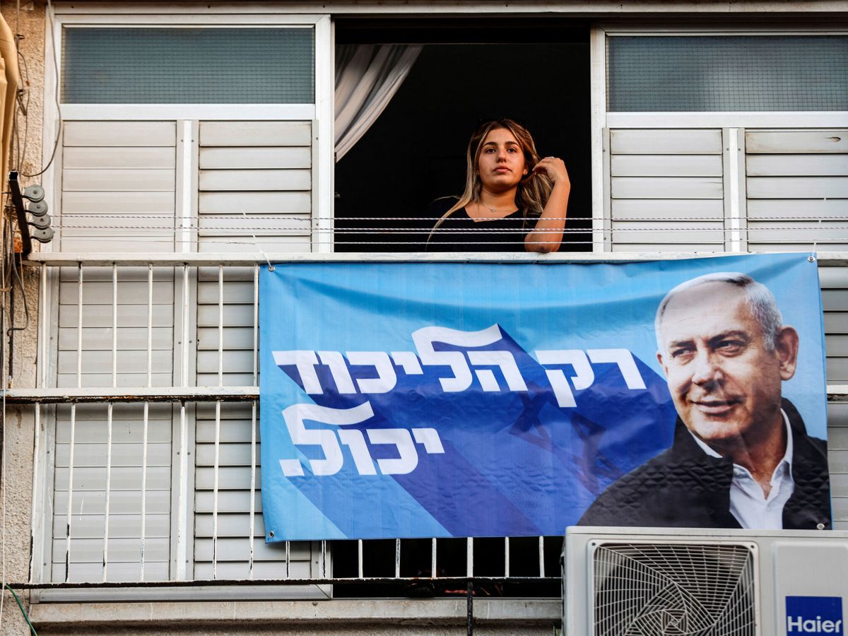 Foto: Propaganda electoral de Benajmin Netanyahu en Ramla, Israel. (Reuters/Amir Cohen)