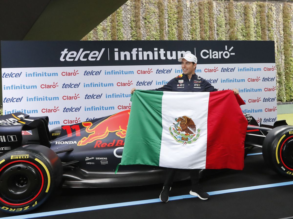 Foto: Checo seguirá en Red Bull. (EFE/Mario Guzmán)