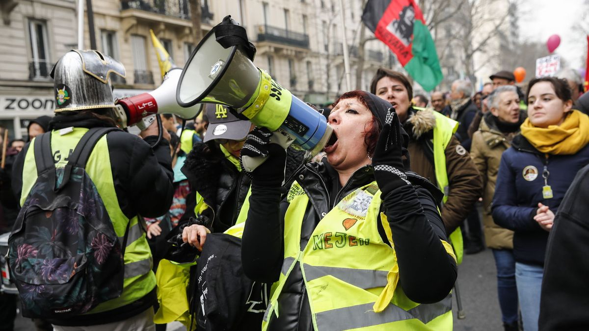 Multitudinaria protesta en París contra la reforma de las pensiones de Macron
