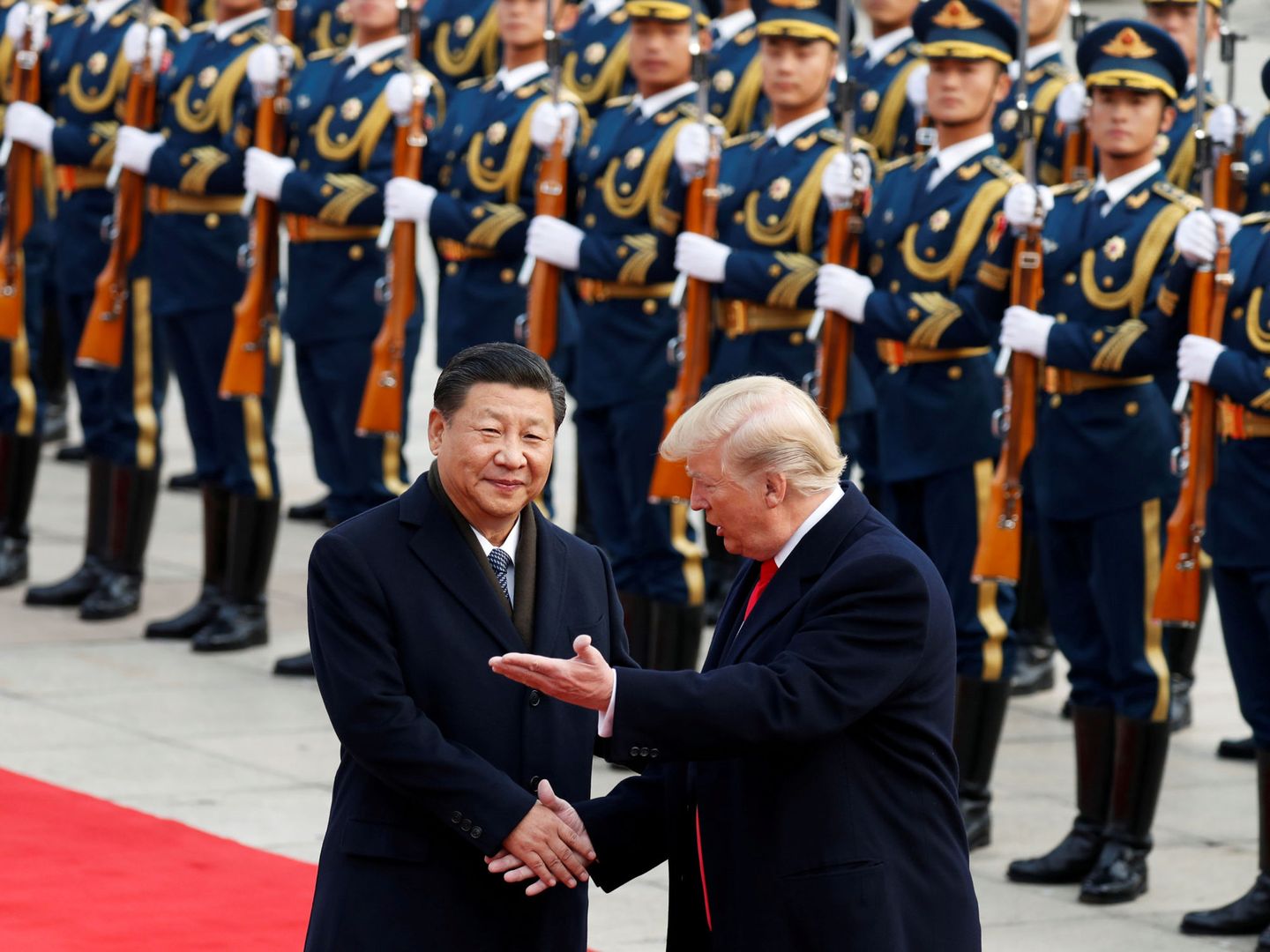 El presidente chino Xi Jingping recibe a Donald Trump en Pekín. (Reuters)