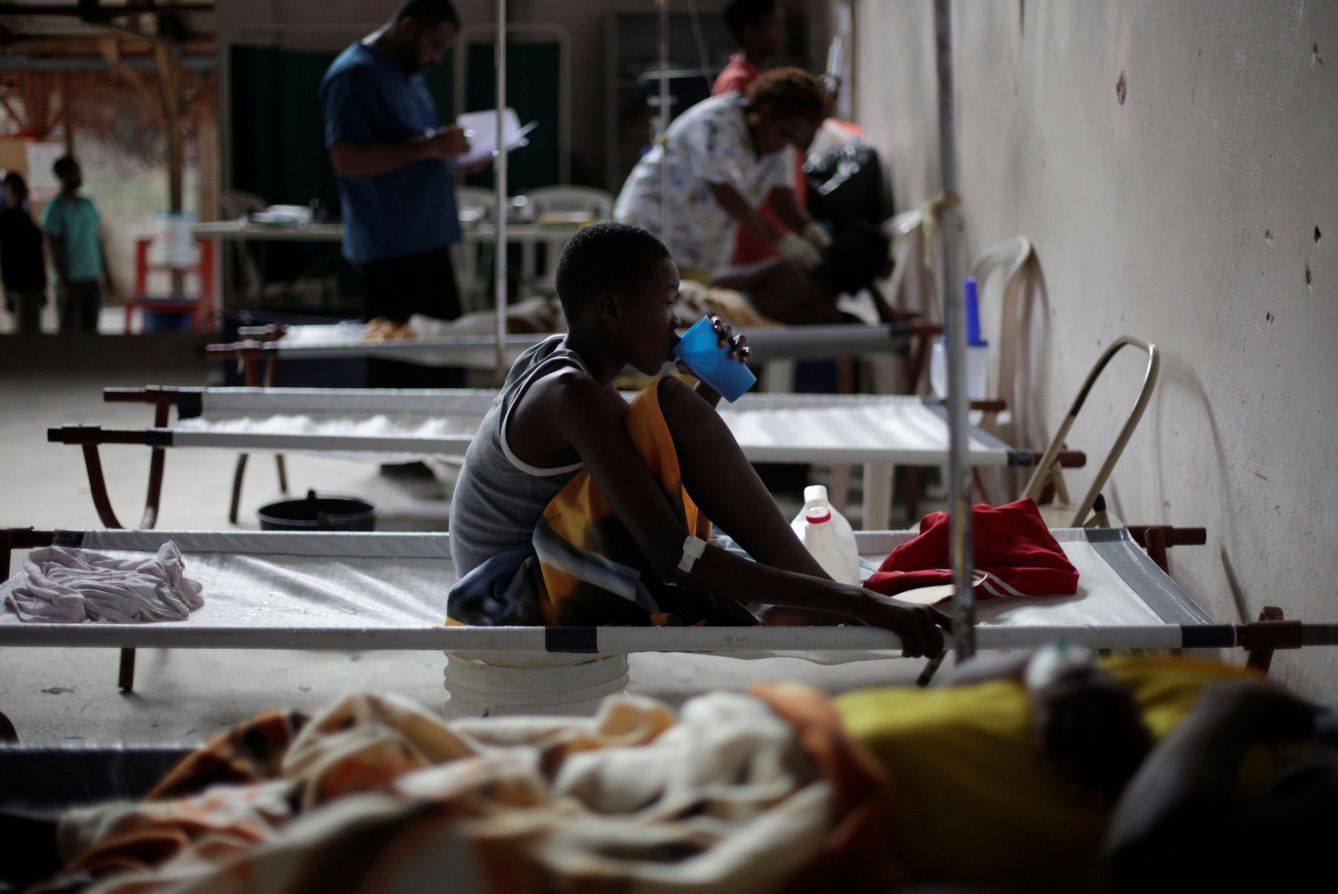 Enfermos de cólera en el Centro de Tratamiento de Diquini en Puerto Príncipe, en mayo de 2016. (Reuters)