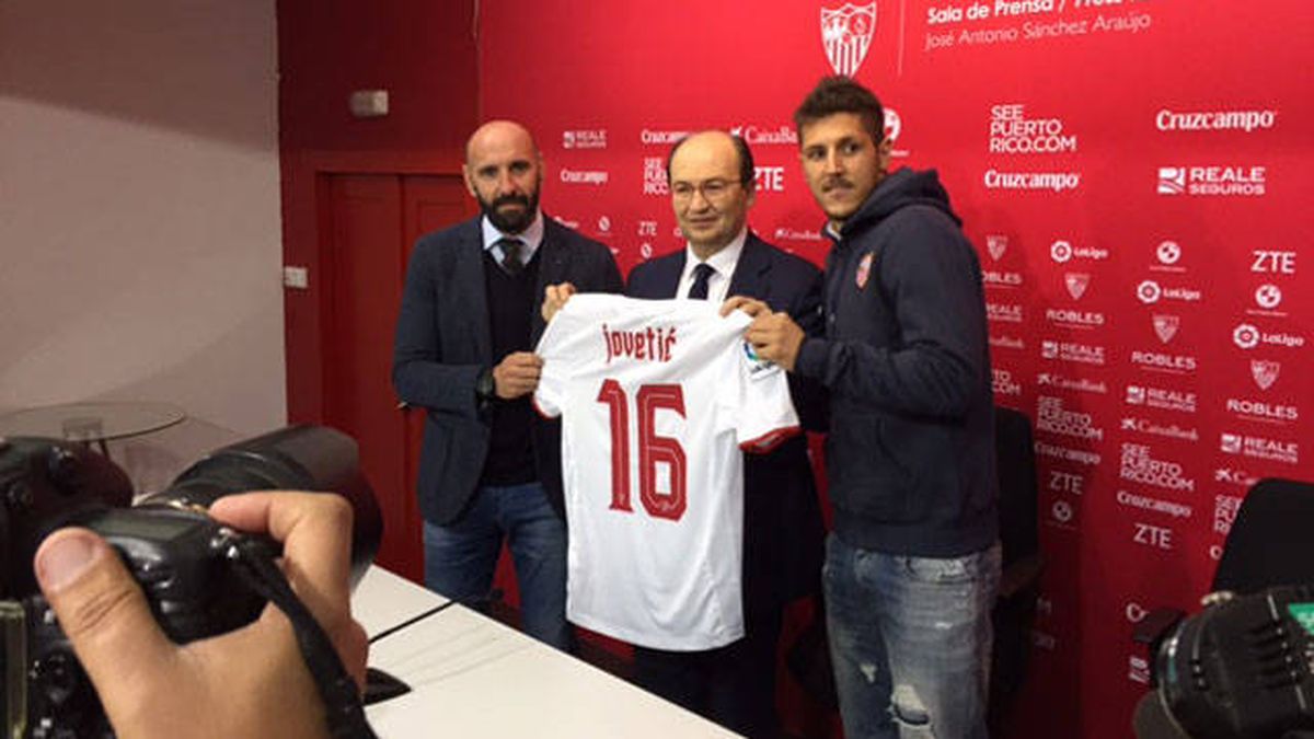 Jovetic llega al Sevilla hablando español gracias a la serie 'Los Serrano'