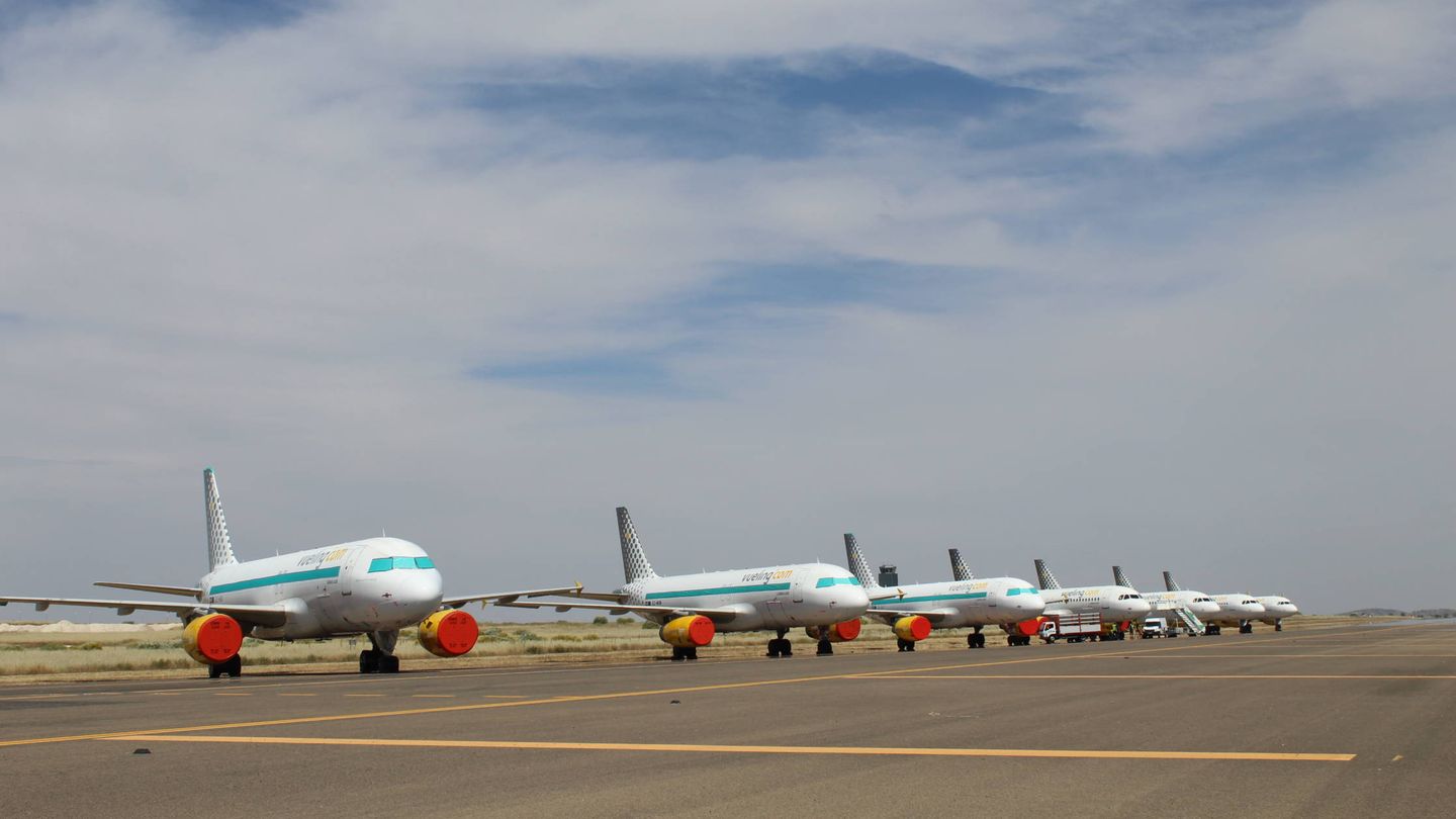 Aviones de Vueling listos para hibernar en el aeropuerto de Ciudad Real. (CRIA)