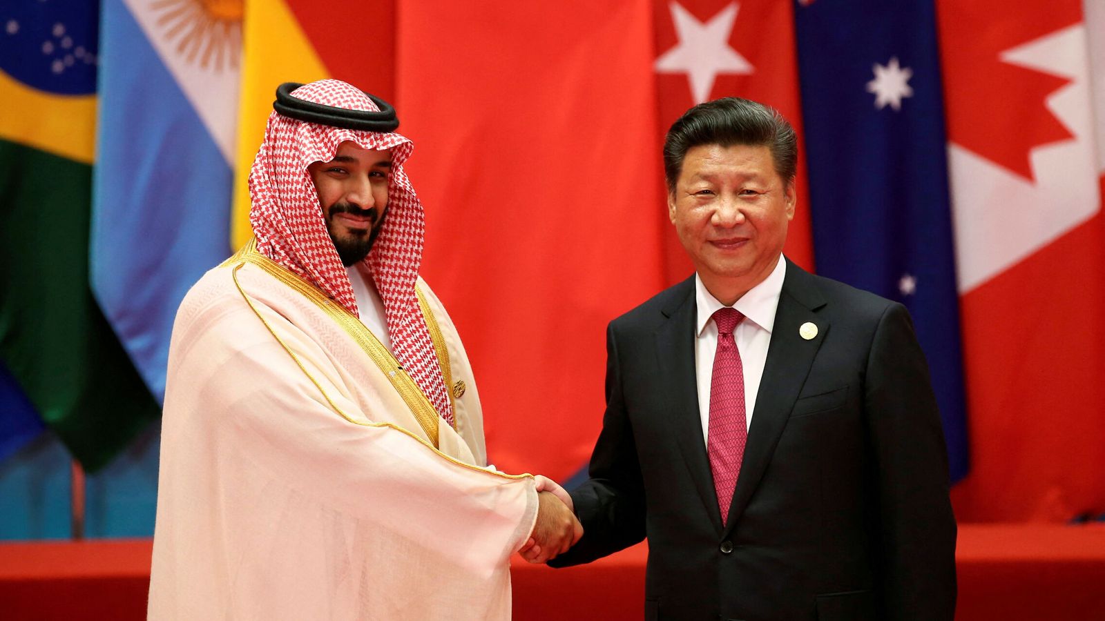 El príncipe heredero de Arabia Saudí, Mohamed bin Salmán, junto a Xi Jinping.
