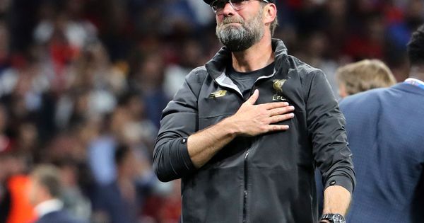 Foto: Jürgen Klopp, emocionado, agradece a los aficionados del Liverpool su apoyo tras ganar la final de la Champions League. (Reuters)