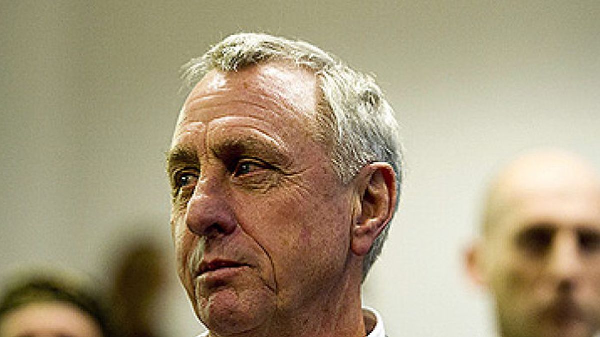 Cruyff es presentado como asesor de las Chivas de Guadalajara