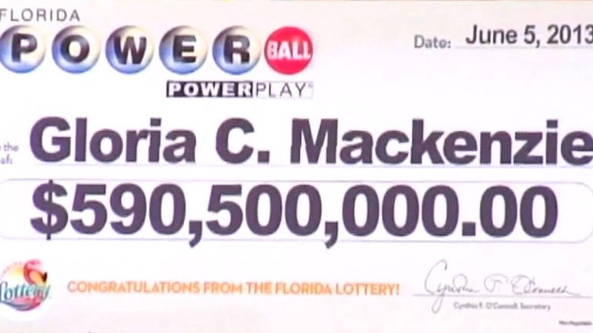 Una mujer que ganó 500 millones a la lotería denuncia a su hijo por malgastar la fortuna