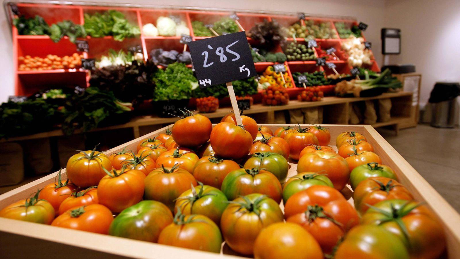 Foto: Tienda de frutas y verduras ecológicas en Valencia. (EFE)