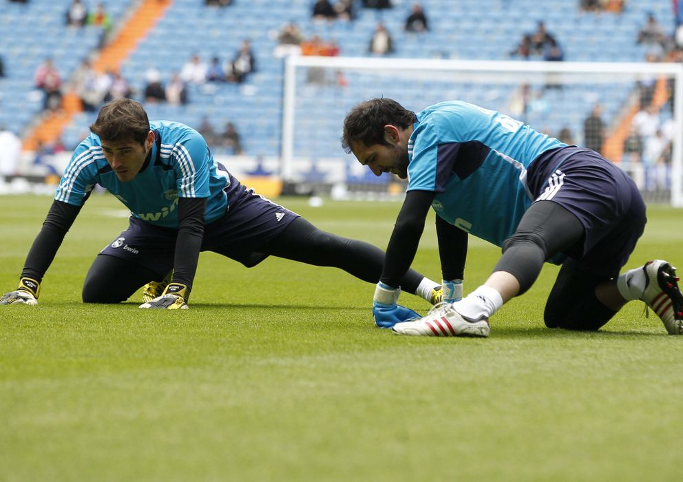 Foto: Iker Casillas y Diego López, durante un calentamiento previo a un partido del Real Madrid.