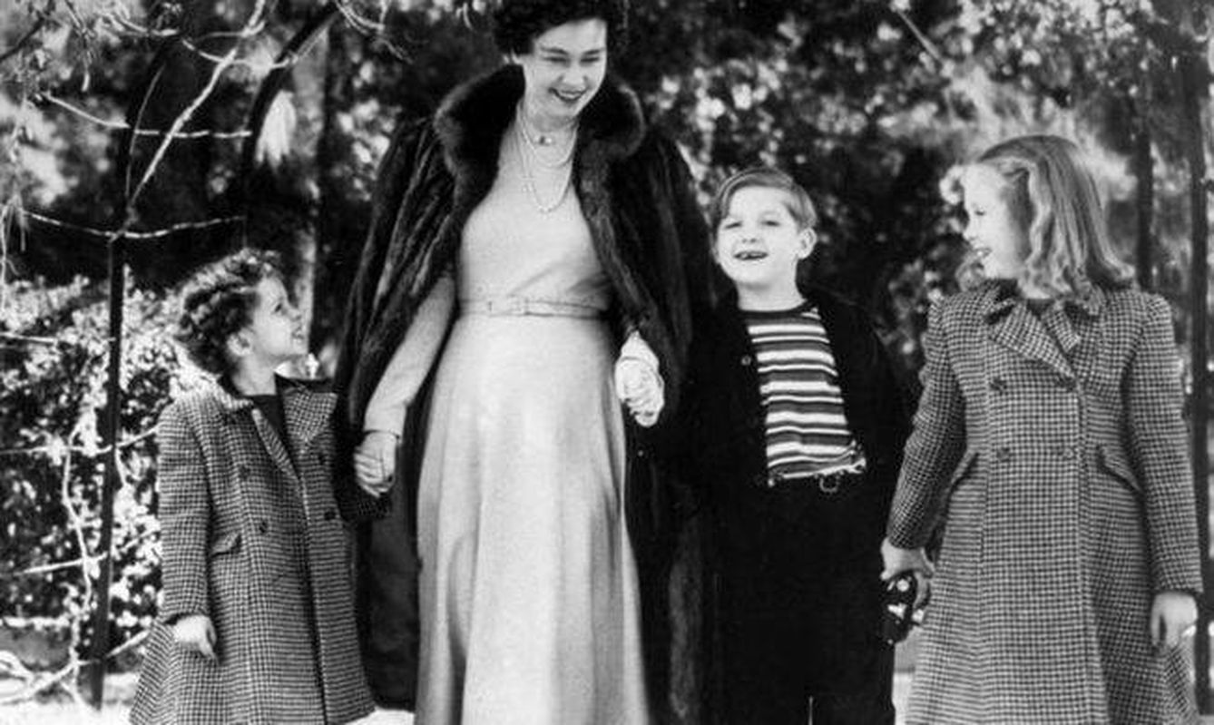 La Reina emérita Doña Sofía con su madre y sus hermanos