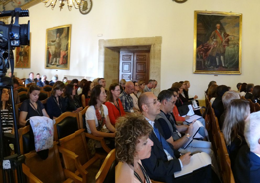 Foto: El aula magna del Palacio de Anaya, durante la apertura del congreso 'Multilingual education: policy, practice and reality'.