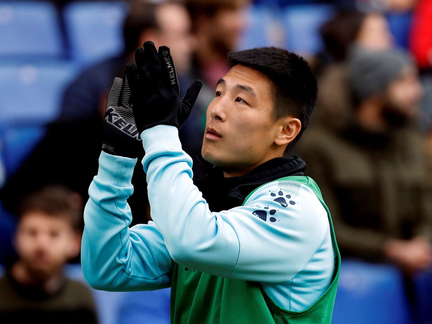 Wu Lei aplaude a la afición del Espanyol. (Efe)