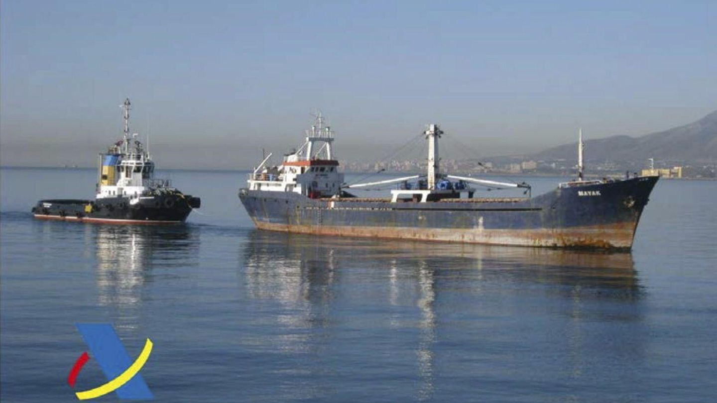 Pesquero localizado en el Mar de Alborán con 12 toneladas de hachís.