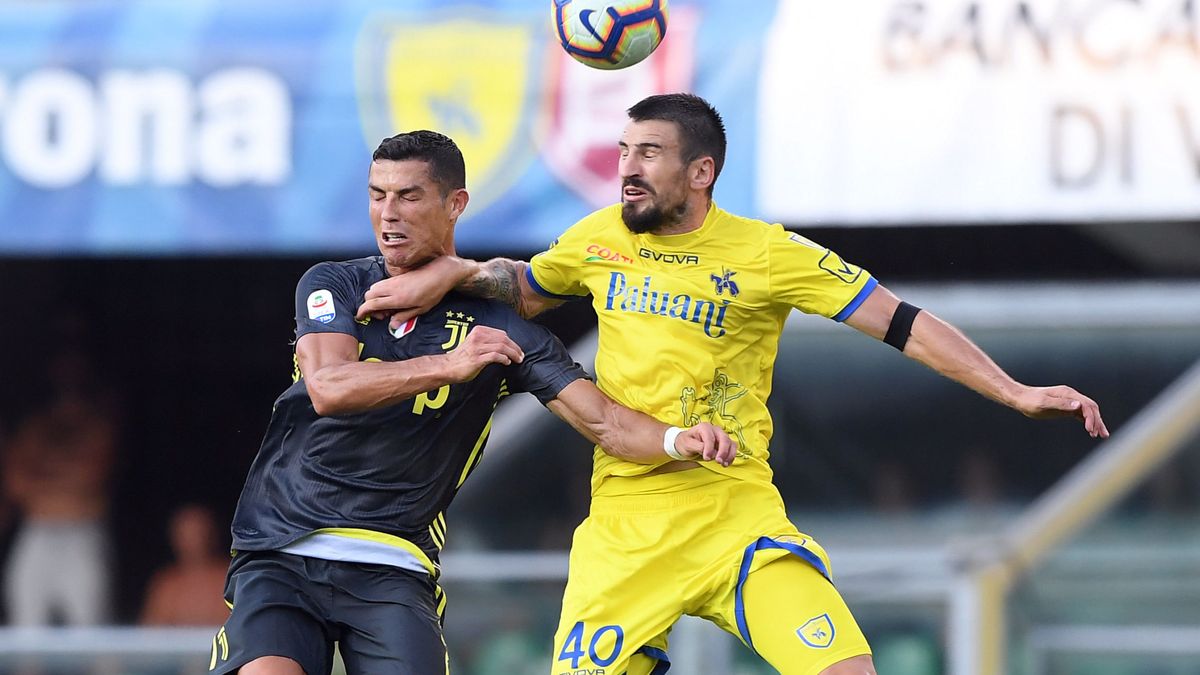 El VAR y el Chievo frenan a Cristiano en su debut, pero no a la Juventus