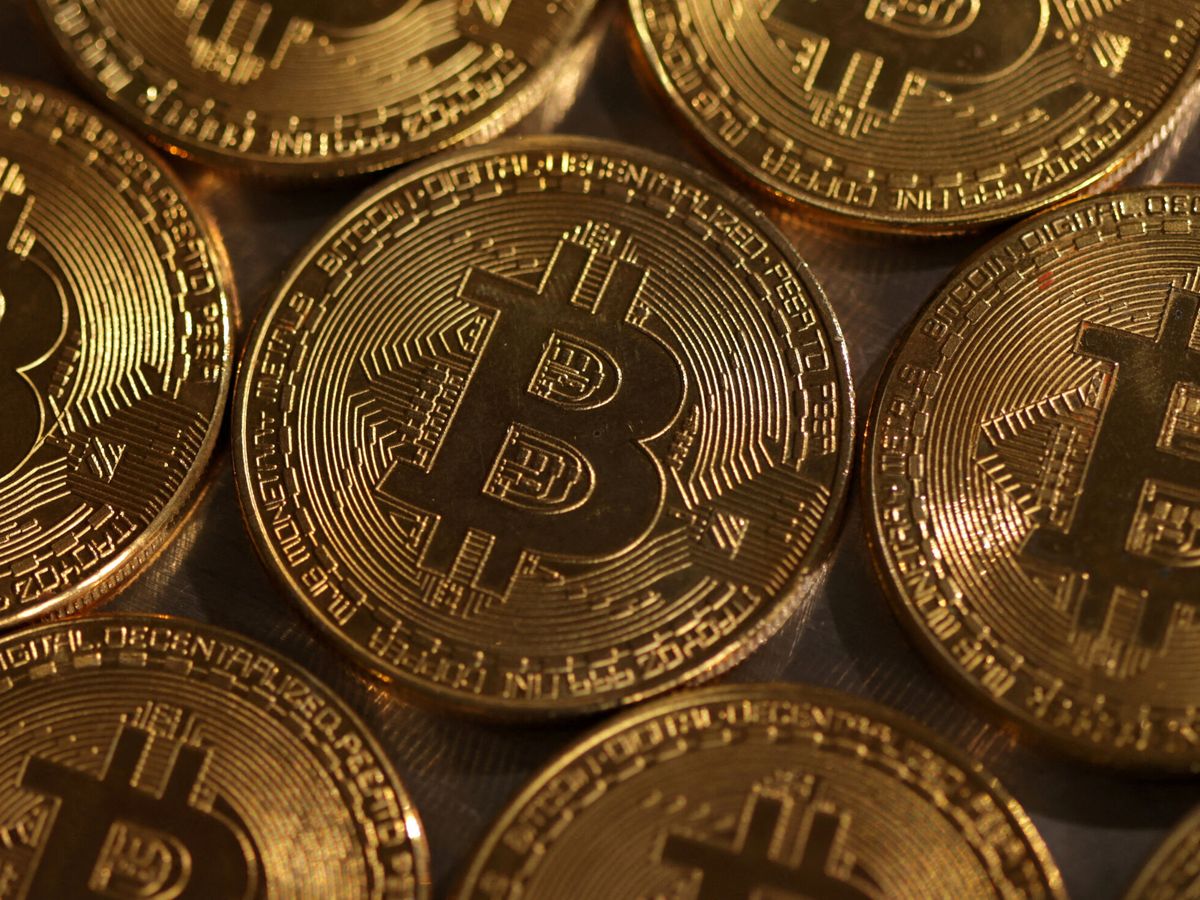 Foto: Ilustración del bitcoin. (Reuters/Dado Ruvic) 