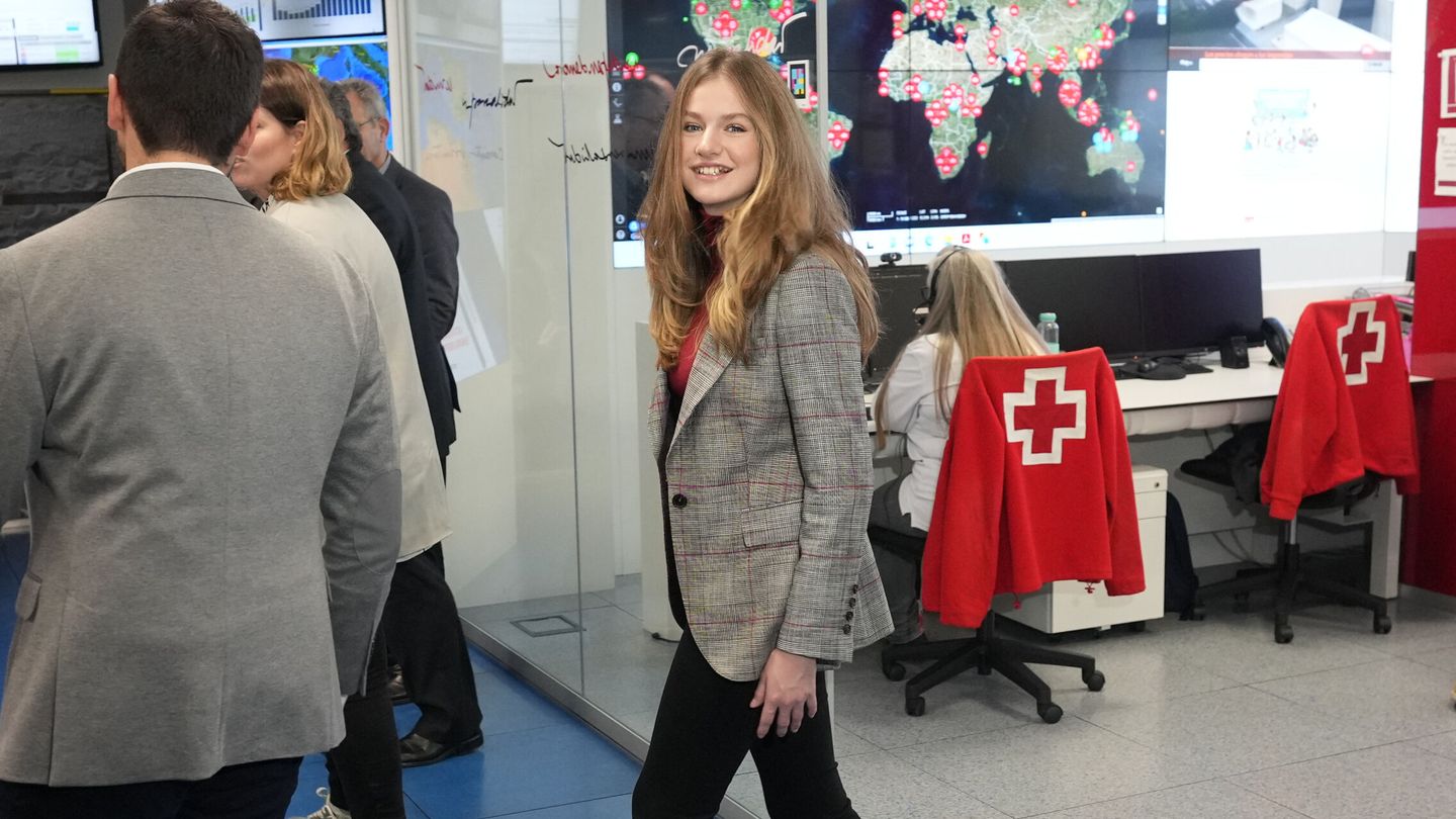 La princesa Leonor visitando la sede de la Cruz Roja en Madrid. (EFE/Borja Sánchez Trillo)