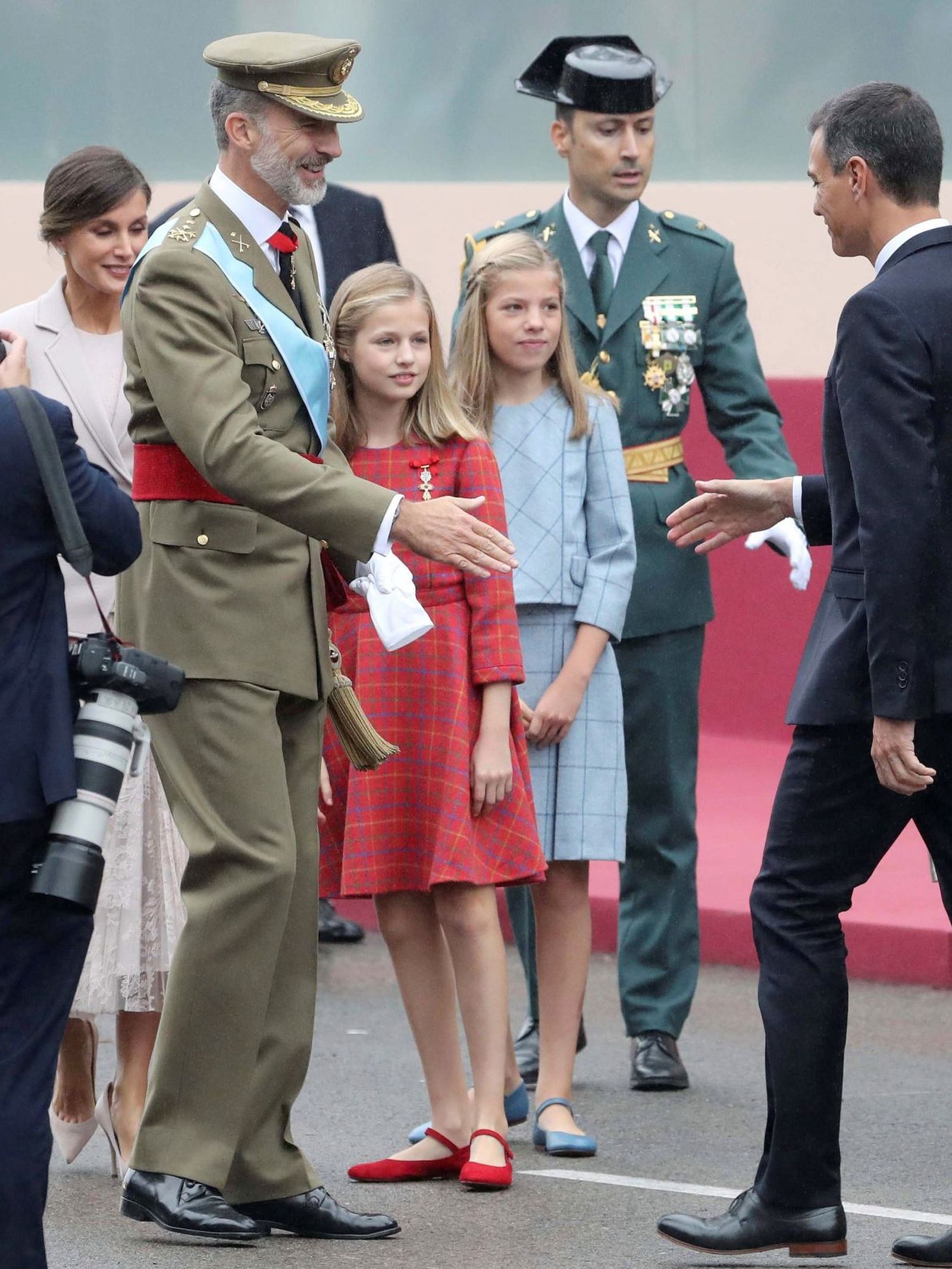 La princesa Leonor y la infanta Sofía en el desfile de la Hispanidad de 2018. (EFE/Zipi)