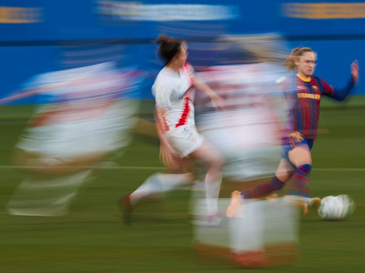 Foto: El Rayo Femenino, en un partido ante el FC Barcelona en enero de 2021 (EFE)