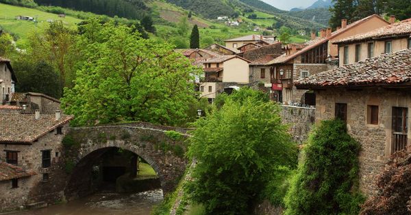 Foto: Blancos o de apariencia medieval. Pueblos como Potes, en Cantabria, te están esperando. (Fotos: Toprural) 