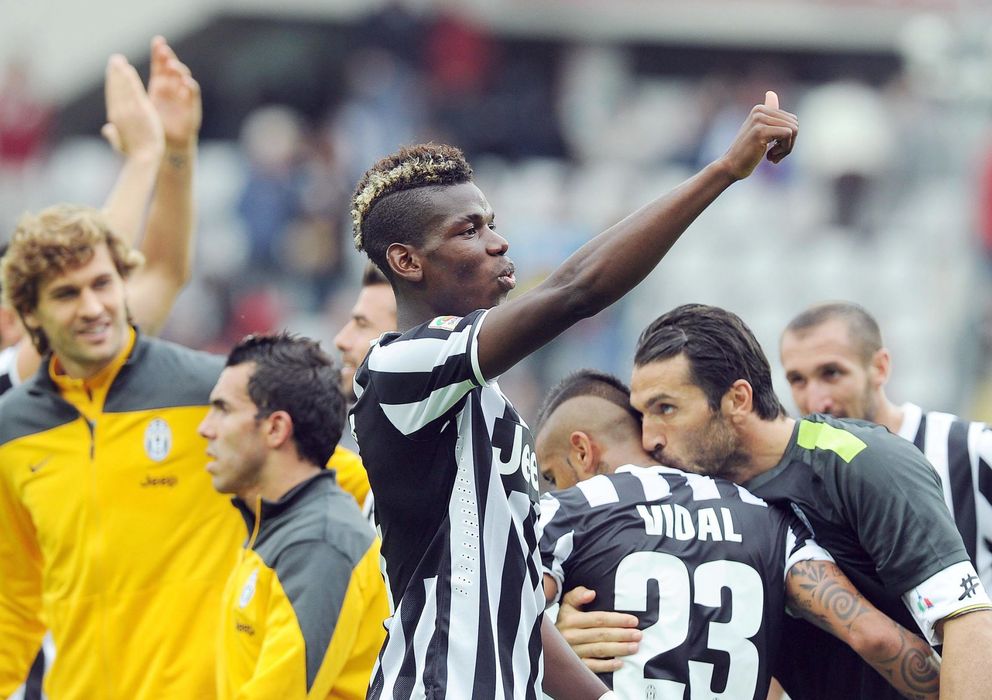 Foto: Paul Pogba celebra un gol con la Juventus, con Fernando Llorente al fondo.