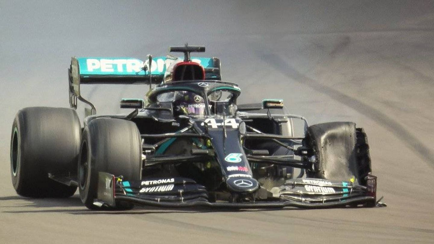 A pesar del pinchazo en la última vuelta, Hamilton logró entrar seis segundos por delante de Verstappen (Fórmula 1)