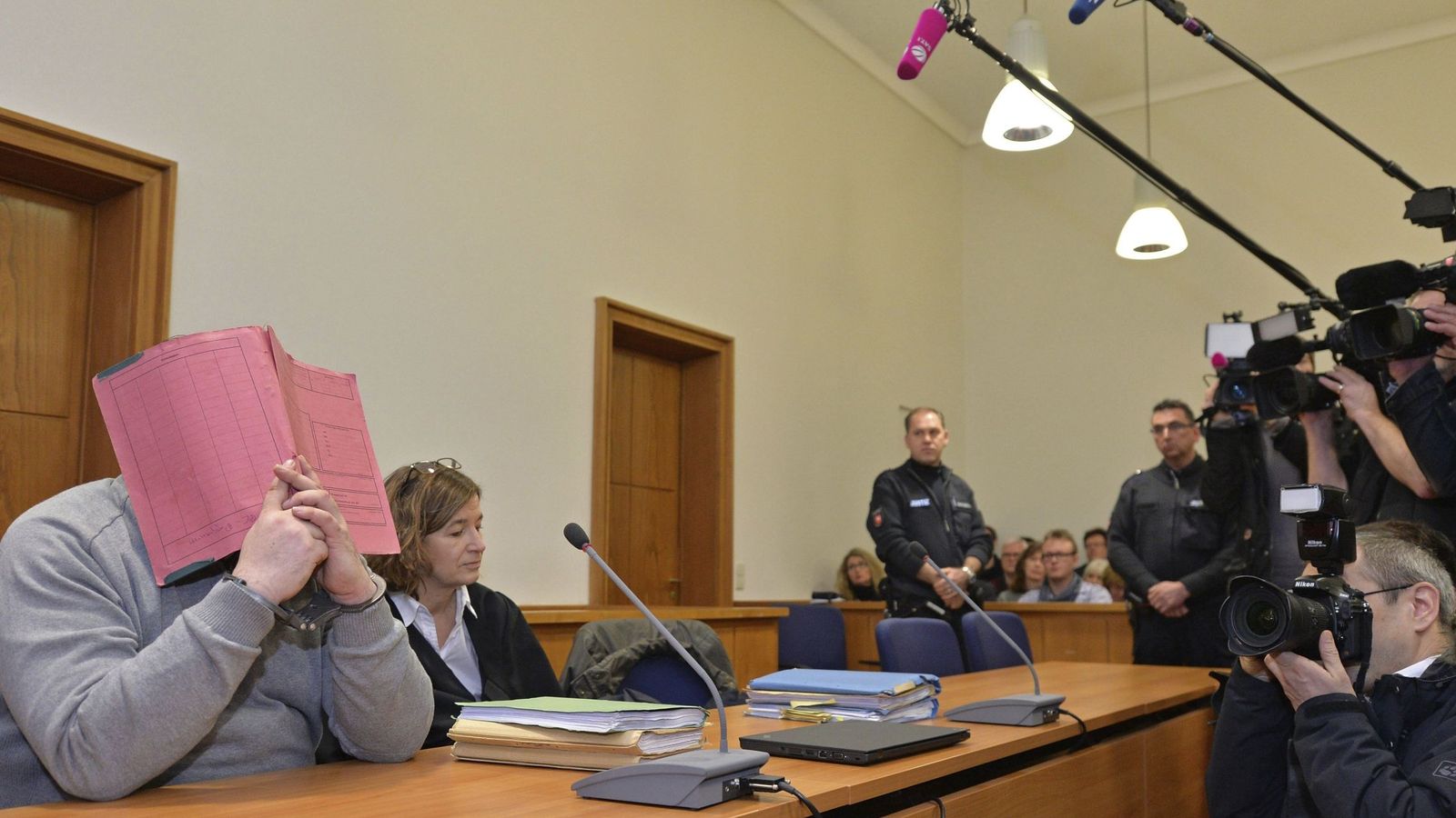 Foto: Ex-enfermero condenado por asesinato en Alemania podría haber matado otros 84. (Efe)