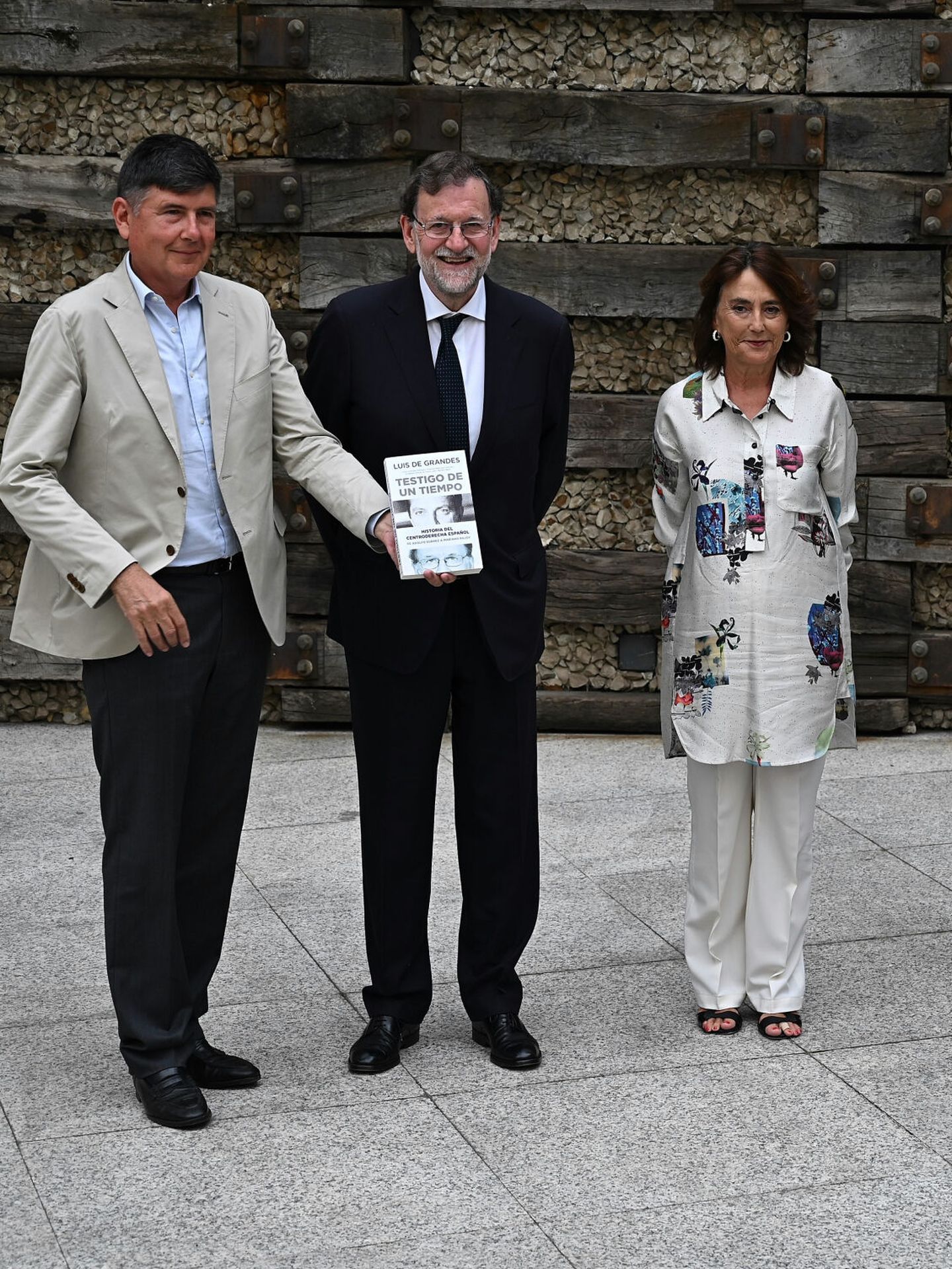 María del Pino, presidenta de la Fundación Rafael del Pino, junto a Mariano Rajoy. (EFE/Fernando Villar)