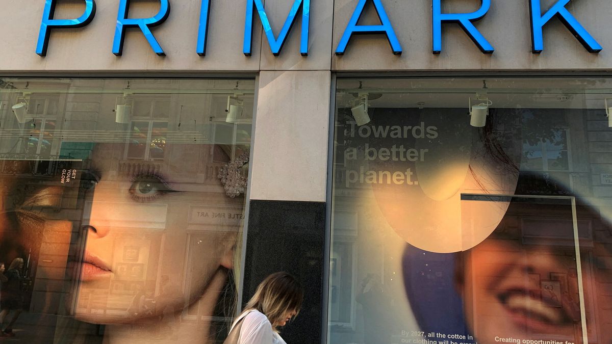 Primark se queda a un 8% de ventas precovid y venderá ropa a través de internet 