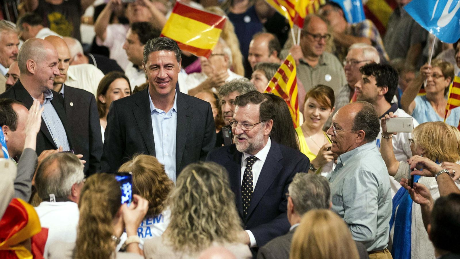 Foto: El candidato del PPC a la presidencia de la Generalitat, Xavier Garcia Albiol, junto al presidente del Gobierno en plena campaña electoral. (Efe)