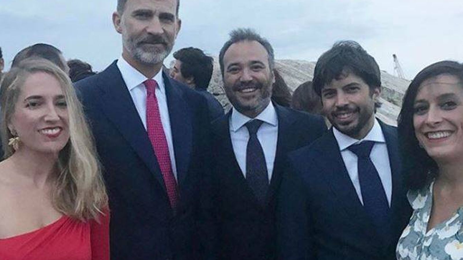 Foto: Felipe VI entre algunos de los invitados (Instagram)
