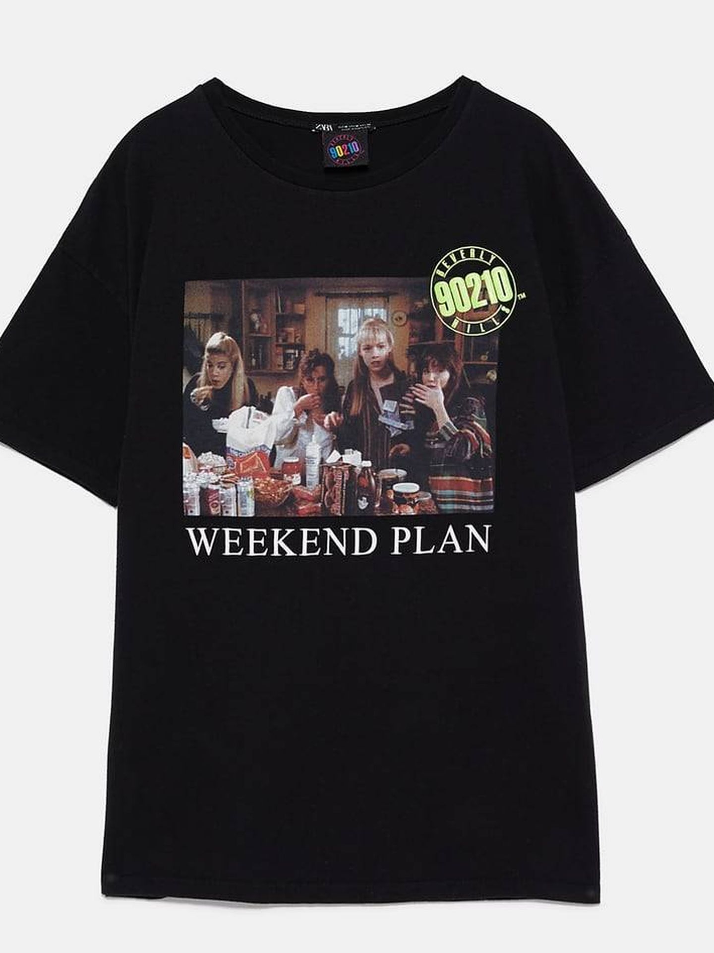 Camiseta en negro Weekend Plan, 12,95 euros. (Zara)