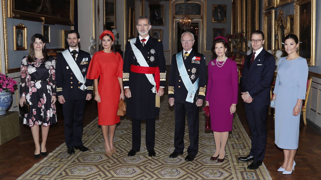 El almuerzo de Felipe y Letizia con la familia real de Suecia: los looks elegidos por Victoria y Sofía